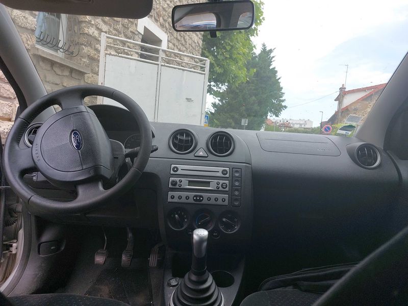 Ford Fiesta 1.4 Ghia 2004 – снимка 11