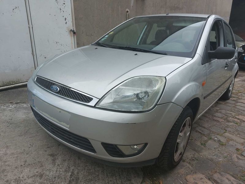 Ford Fiesta 1.4 Ghia 2004 – снимка 2