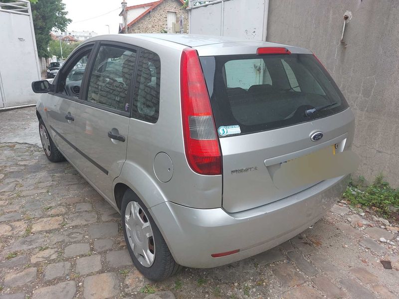 Ford Fiesta 1.4 Ghia 2004 – снимка 3