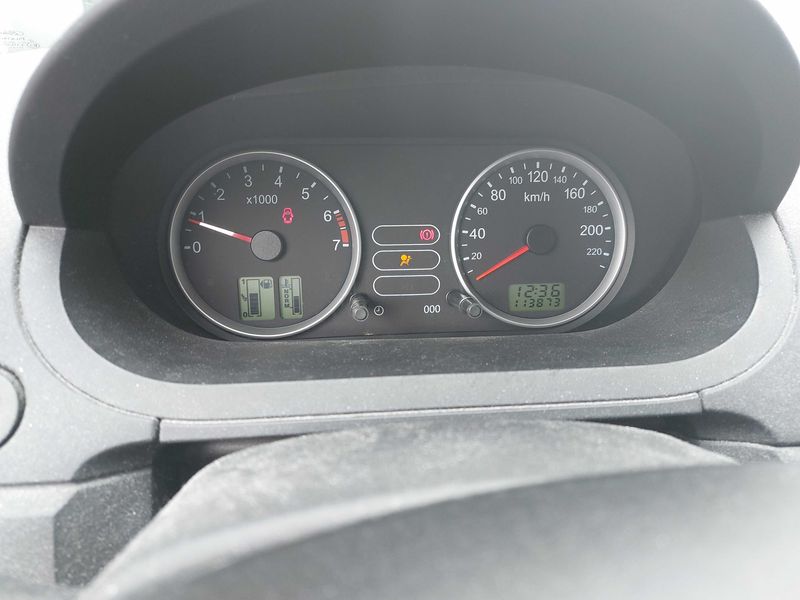 Ford Fiesta 1.4 Ghia 2004 – снимка 29