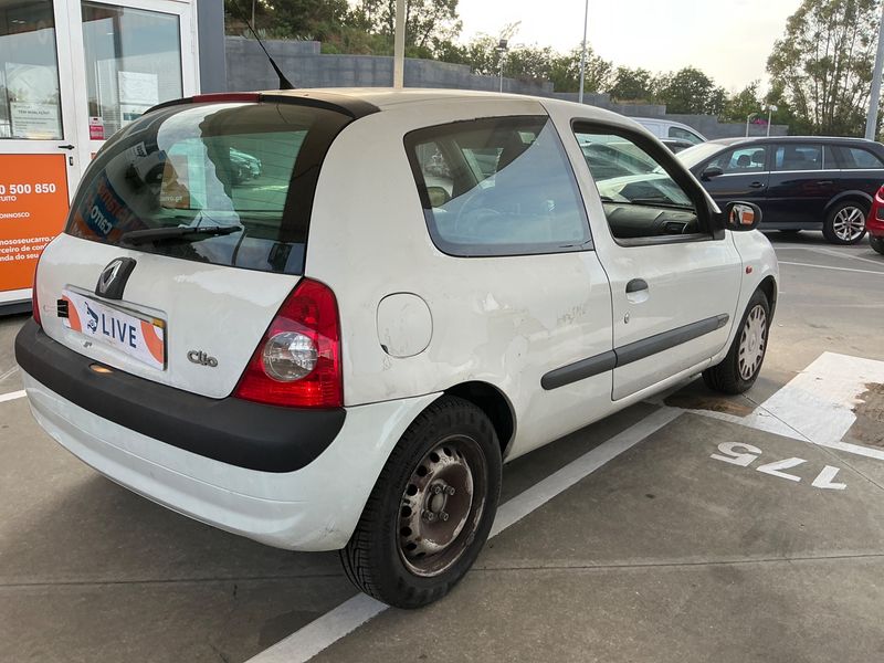 Renault Clio 1.5 dCi Authentique Confort 2002 – снимка 2