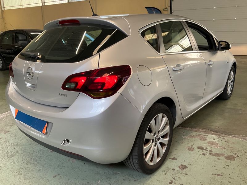 Opel Astra 1.7 CDTI Cosmo 2010 – снимка 2