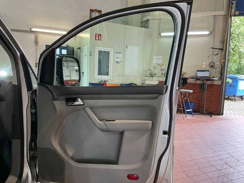 Volkswagen Caddy 1.9 TDI Life 2006 – снимка на щета