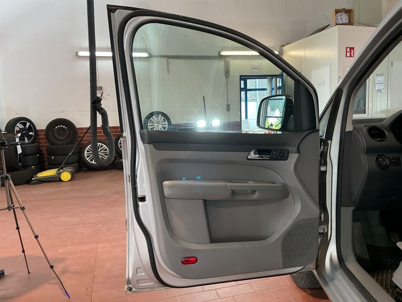 Volkswagen Caddy 1.9 TDI Life 2006 – снимка на щета