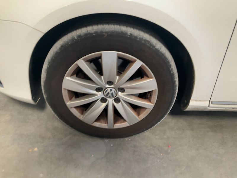 Volkswagen Passat 1.6 TDI 2014 – снимка 17