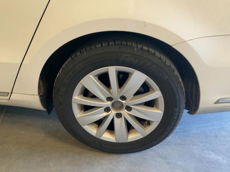 Volkswagen Passat 1.6 TDI 2014 – снимка 18