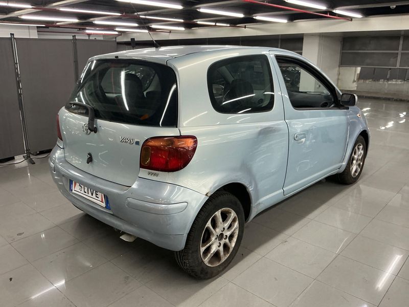 Toyota Yaris 1.3 VVT-i Les Bleus 2004 – снимка 2