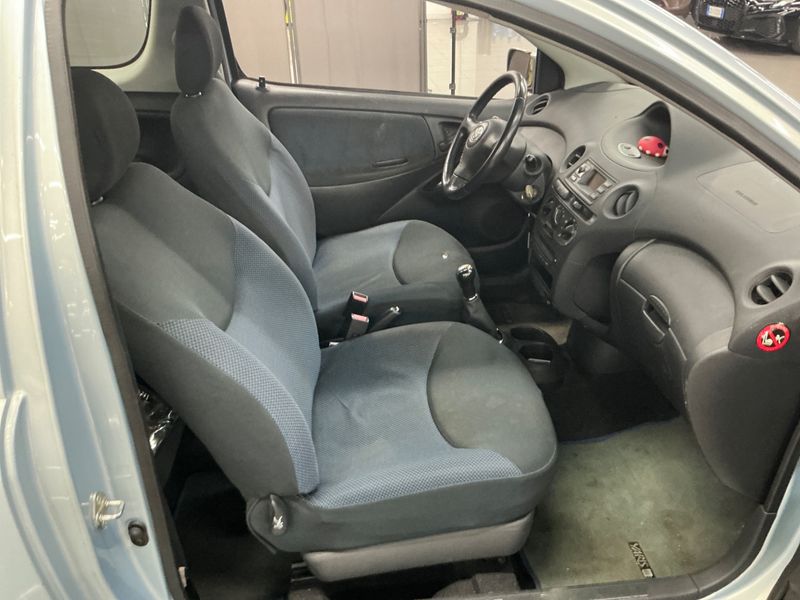 Toyota Yaris 1.3 VVT-i Les Bleus 2004 – снимка 3