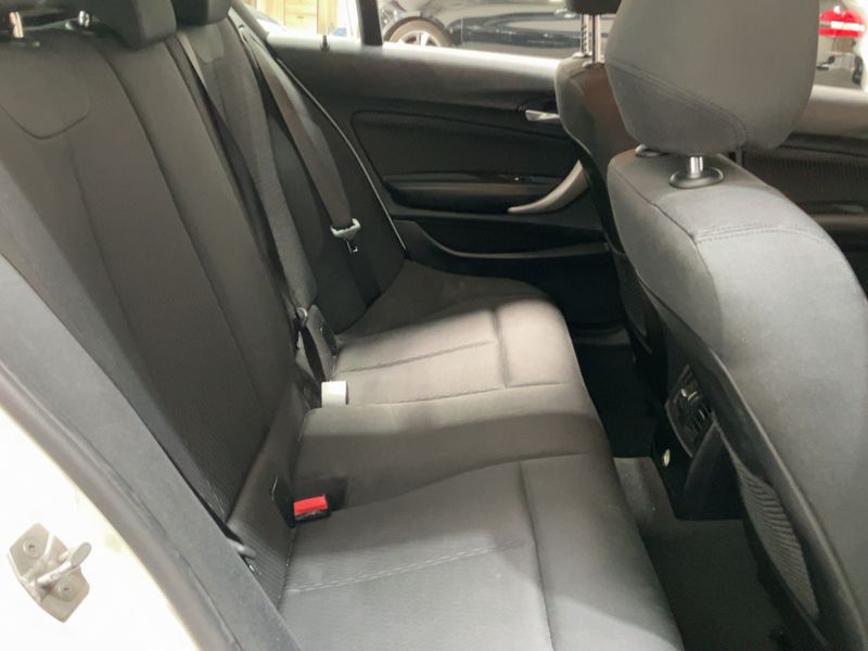 BMW 1er 118d xDrive Executive 2016 – снимка 19