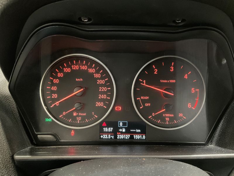 BMW 1er 118d xDrive Executive 2016 – снимка 18