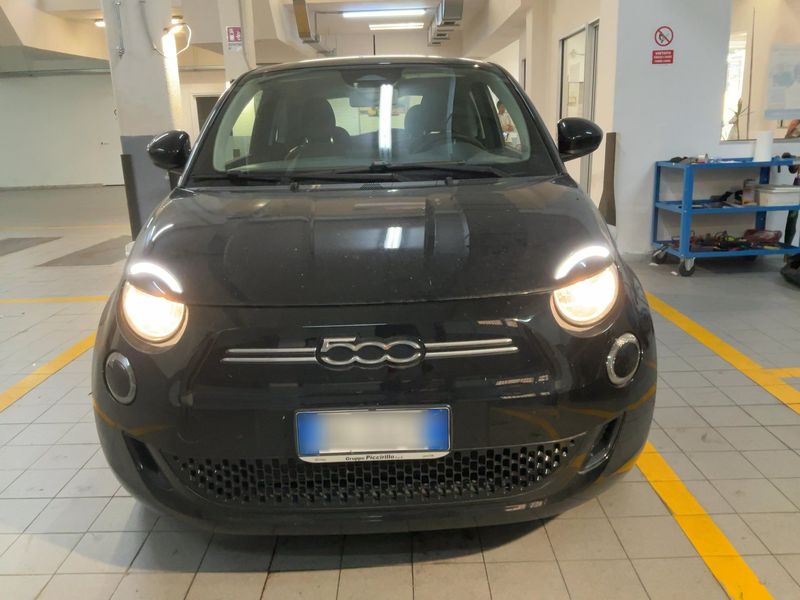 Fiat 500e electric drive 87 kW Icon 2021 – снимка 14