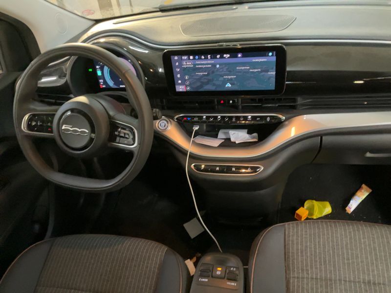 Fiat 500e electric drive 87 kW Icon 2021 – снимка 17