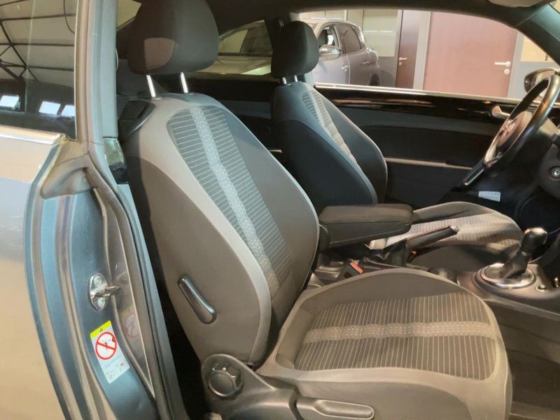 Volkswagen Beetle 2.0 TSI Sport 2012 – снимка 16