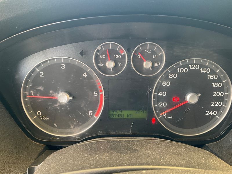 Ford Focus 2.0 TDCi Sport 2005 – снимка 4