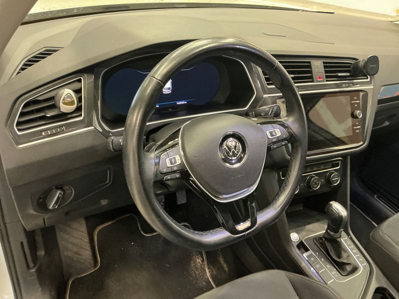 Volkswagen Tiguan 2.0 TDI Carat Exclusive BlueMotion Tech 2018 – снимка 26