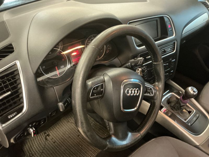 Audi Q5 2.0 TDI quattro 2009 – снимка 27