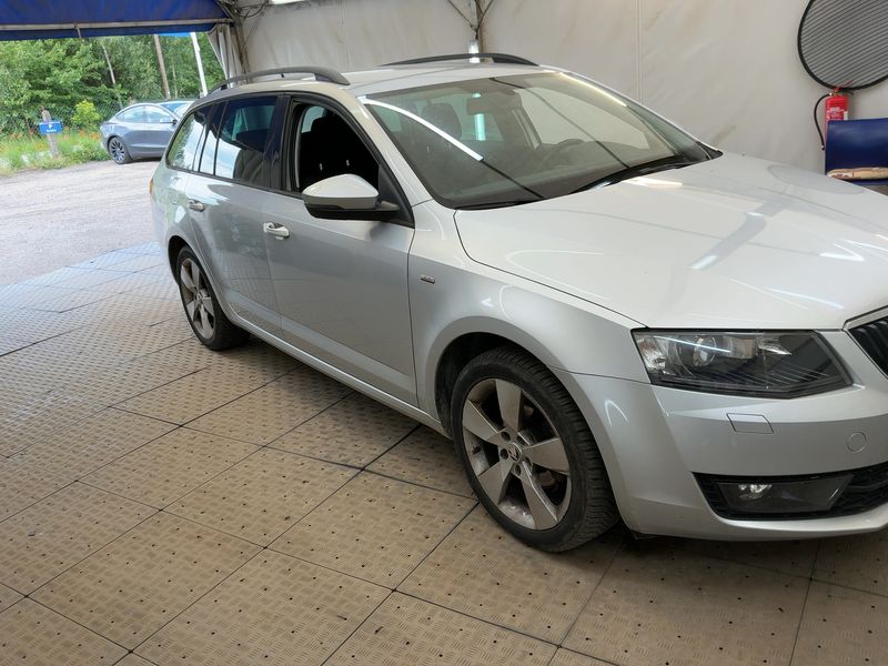 Skoda Octavia 1.6 TDI Joy 2016 – снимка 12