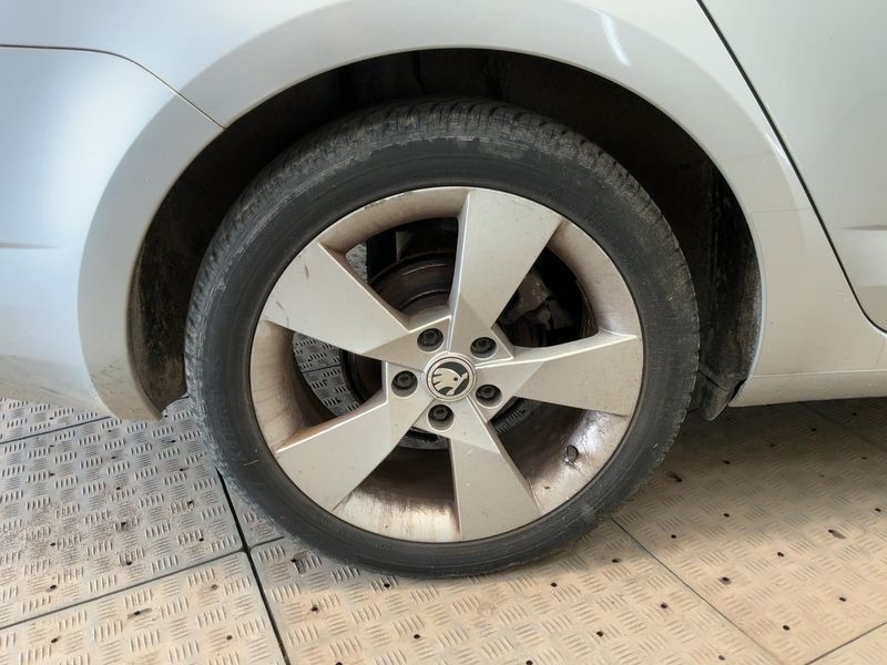 Skoda Octavia 1.6 TDI Joy 2016 – снимка 9