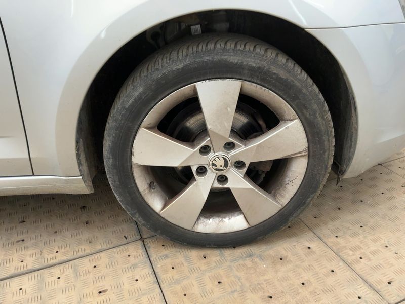 Skoda Octavia 1.6 TDI Joy 2016 – снимка 11