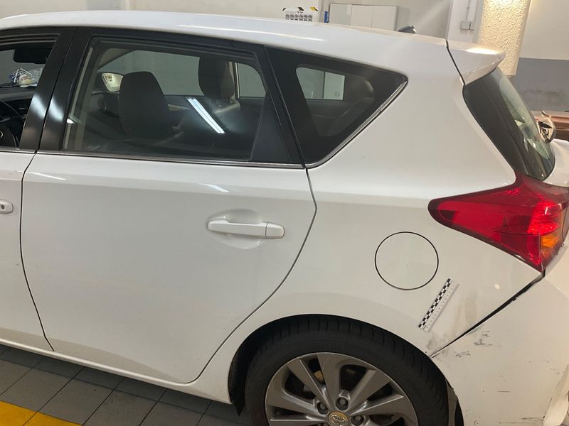 Toyota Auris 1.8 Hybrid Lounge 2013 – снимка 38