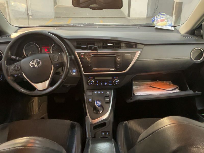 Toyota Auris 1.8 Hybrid Lounge 2013 – снимка 17