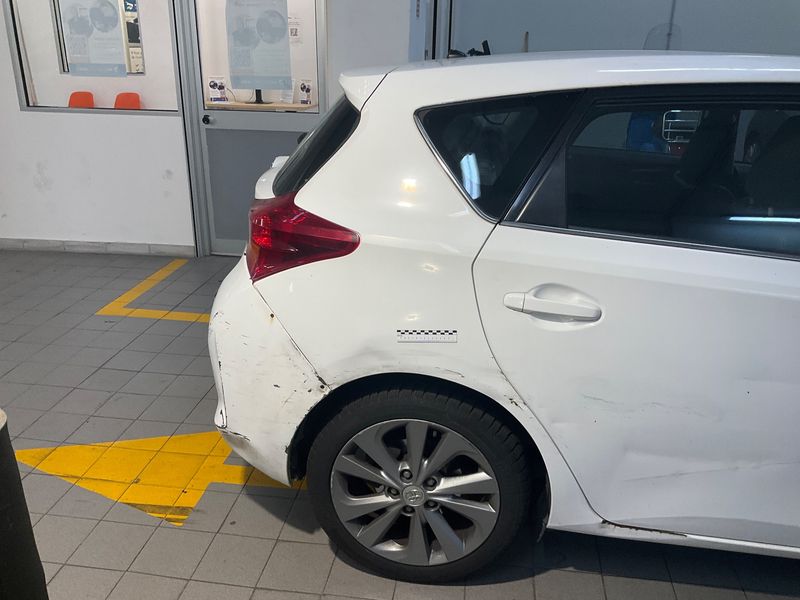 Toyota Auris 1.8 Hybrid Lounge 2013 – снимка 22