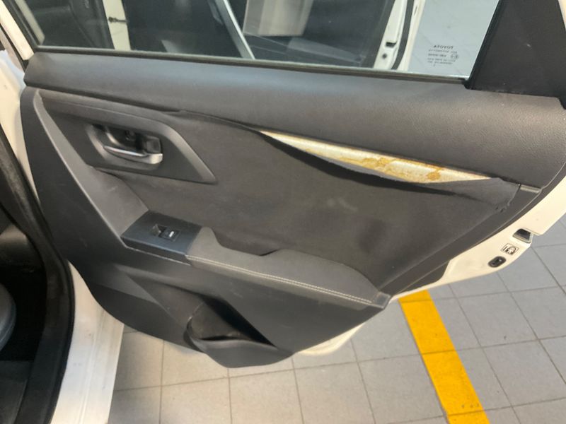 Toyota Auris 1.8 Hybrid Lounge 2013 – снимка 31