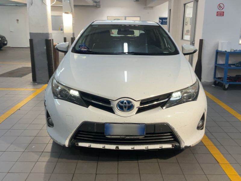 Toyota Auris 1.8 Hybrid Lounge 2013 – снимка 14
