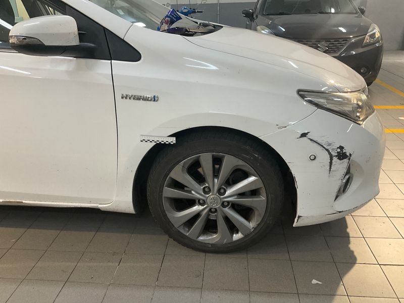 Toyota Auris 1.8 Hybrid Lounge 2013 – снимка 21