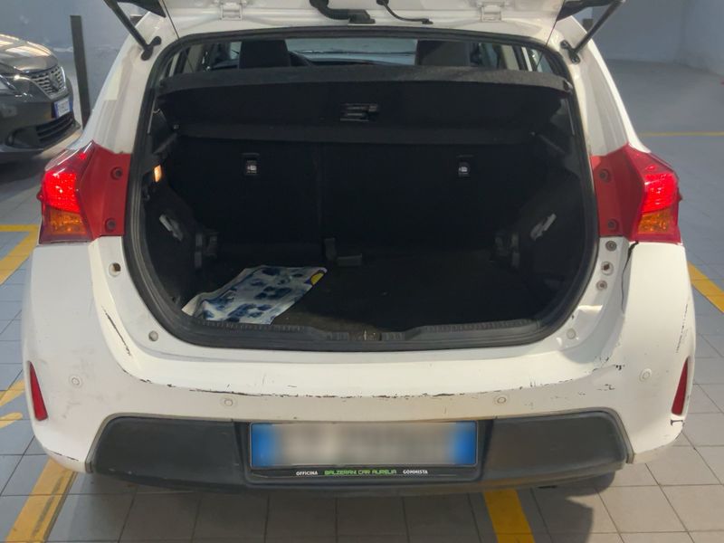 Toyota Auris 1.8 Hybrid Lounge 2013 – снимка 15