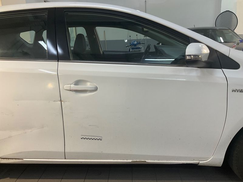 Toyota Auris 1.8 Hybrid Lounge 2013 – снимка 26