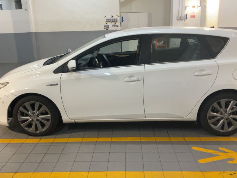 Toyota Auris 1.8 Hybrid Lounge 2013 – снимка 4