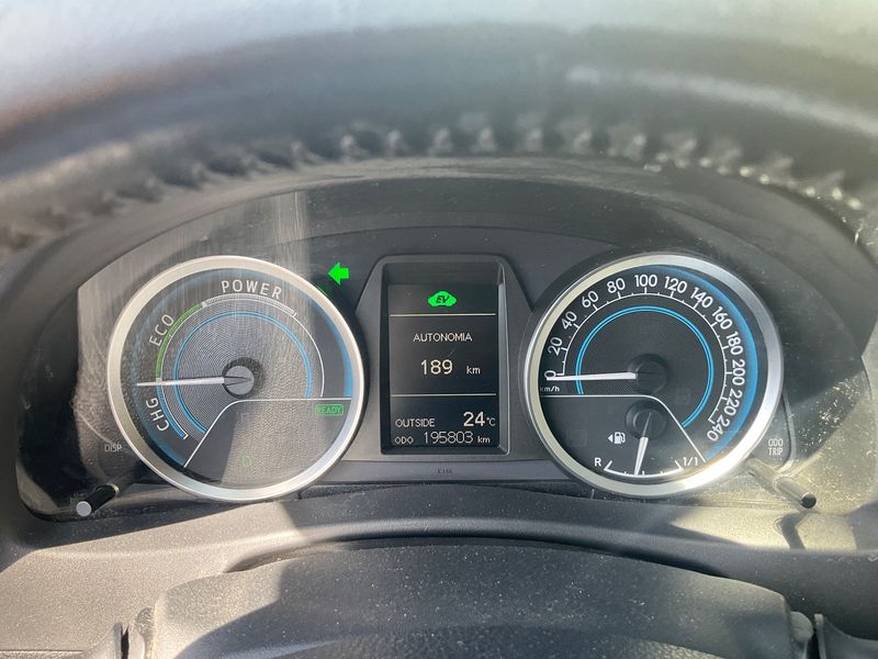 Toyota Auris 1.8 Hybrid Lounge 2013 – снимка 18
