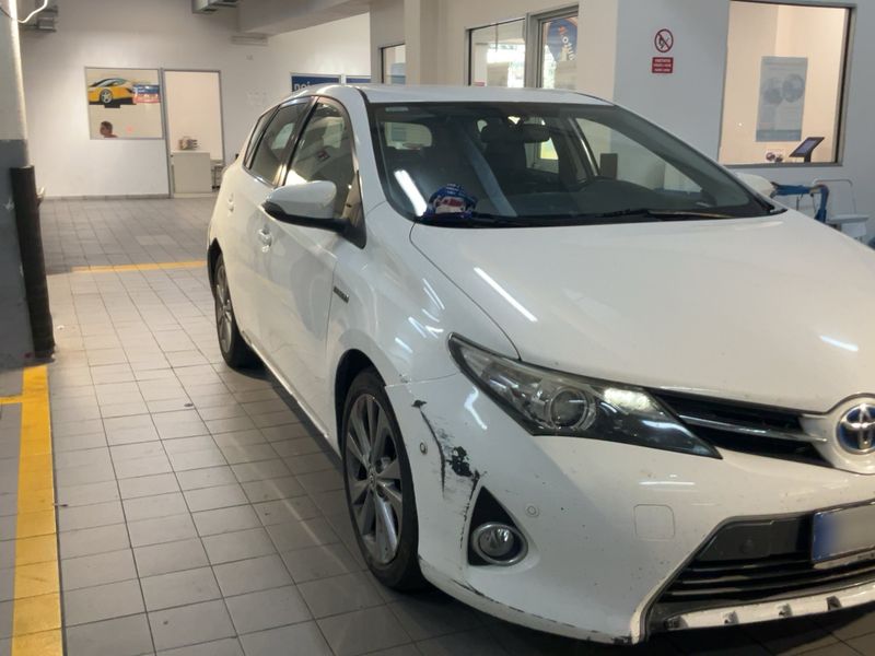 Toyota Auris 1.8 Hybrid Lounge 2013 – снимка 12