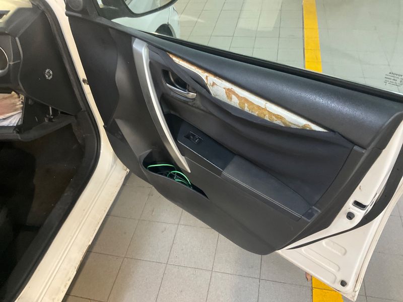 Toyota Auris 1.8 Hybrid Lounge 2013 – снимка 29
