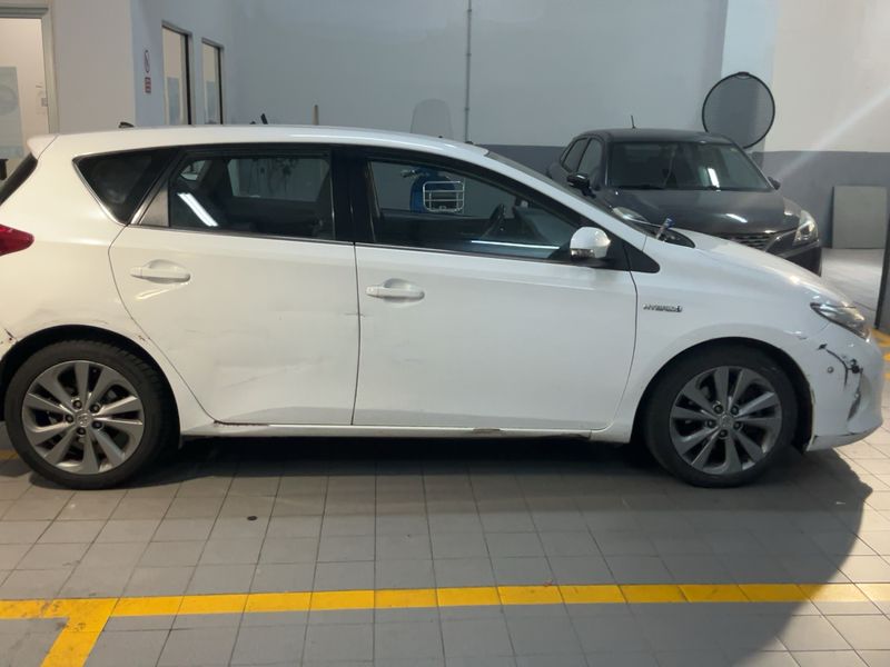 Toyota Auris 1.8 Hybrid Lounge 2013 – снимка 10