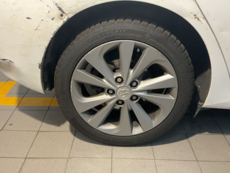Toyota Auris 1.8 Hybrid Lounge 2013 – снимка 9