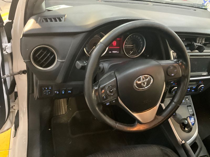Toyota Auris 1.8 Hybrid Lounge 2013 – снимка 34
