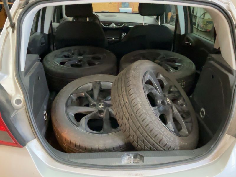 Opel Corsa 1.4 Color Edition 2017 – снимка 16