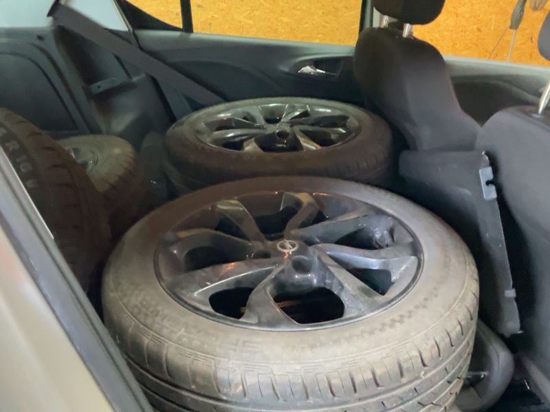 Opel Corsa 1.4 Color Edition 2017 – снимка 20