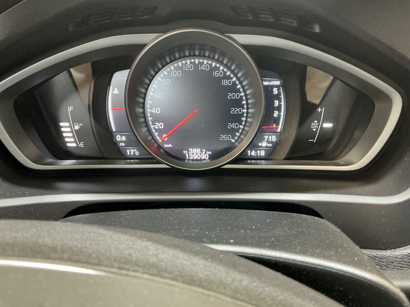 Volvo V40 2.0 D2 Momentum 2017 – снимка 19