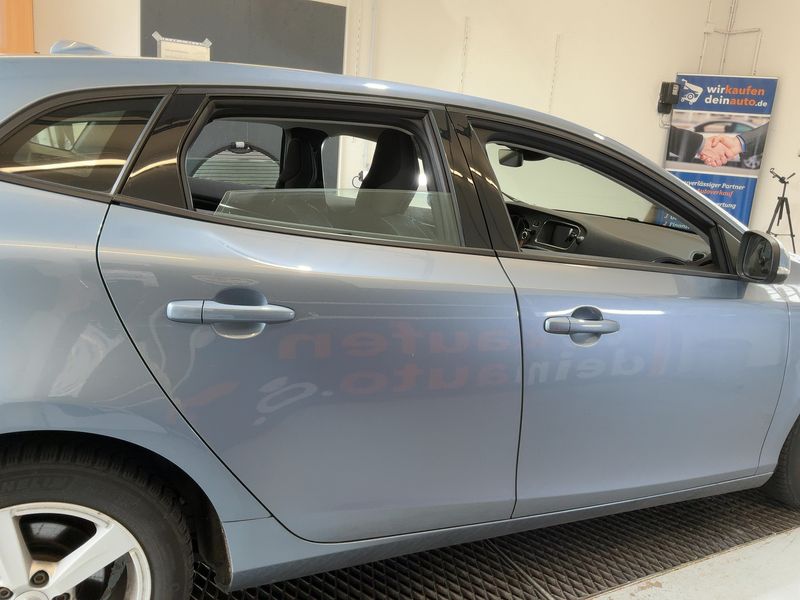 Volvo V40 2.0 D2 Momentum 2017 – снимка 10