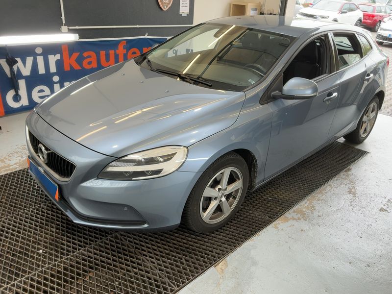 Volvo V40 2.0 D2 Momentum 2017 – снимка 1