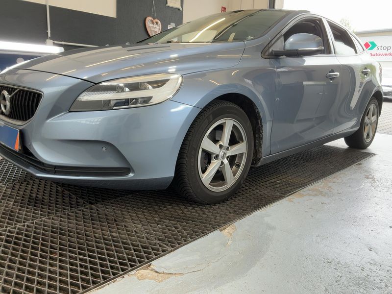 Volvo V40 2.0 D2 Momentum 2017 – снимка 2