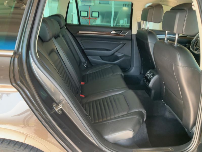 Volkswagen Passat 2.0 TDI Highline 4Motion BlueMotion Tech 2015 – снимка 19