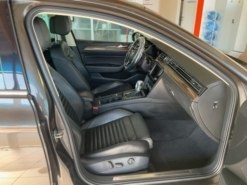 Volkswagen Passat 2.0 TDI Highline 4Motion BlueMotion Tech 2015 – снимка 16