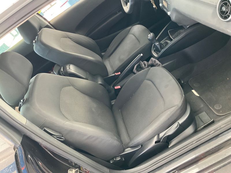Audi A1 1.2 TFSI Attraction 2011 – снимка 24