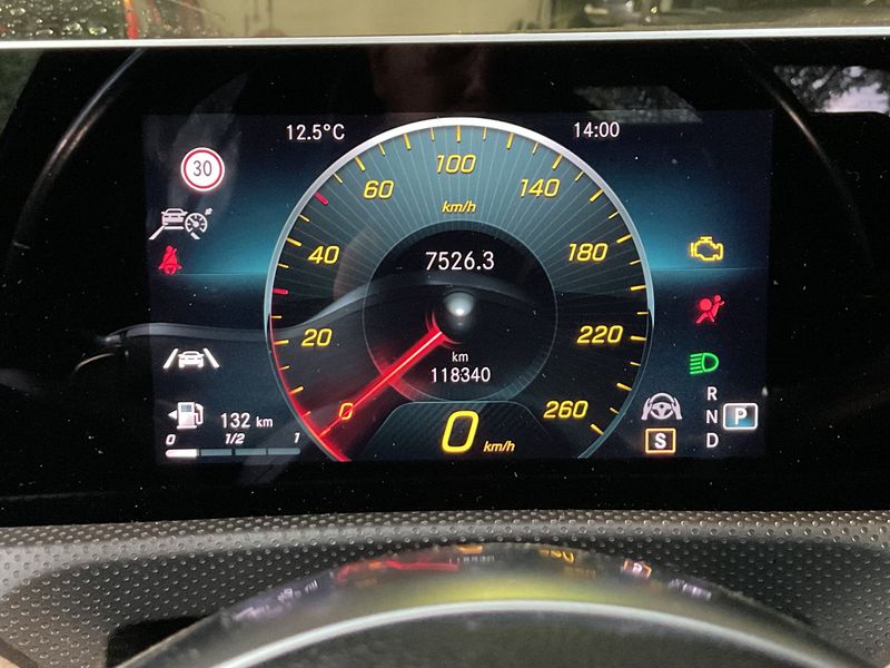 Mercedes-Benz A-Klasse Limousine A 200 AMG Line 2019 – снимка 21