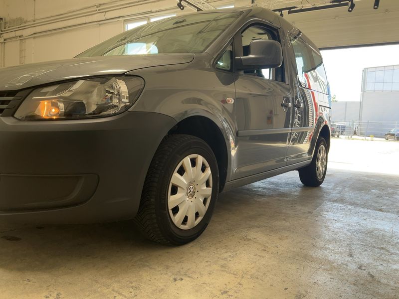 Volkswagen Caddy 1.6 TDI Trendline 2011 – снимка 2