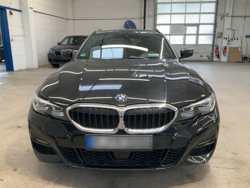 BMW 3er 330d xDrive M Sport 2019 – снимка 14